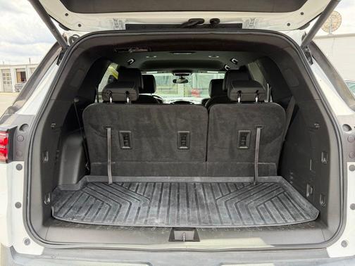 Summit White 2022 Chevrolet Traverse LT Leather