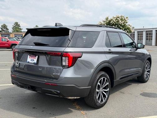 Carbonized Gray Metallic 2026 Ford Explorer ST-Line