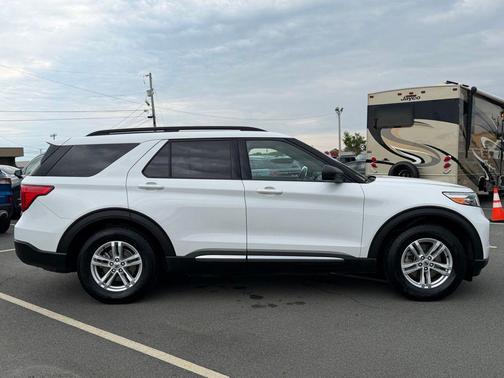 Oxford White 2020 Ford Explorer XLT