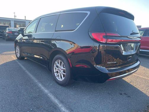 Diamond Black Crystal Pearlcoat 2025 Chrysler Pacifica L