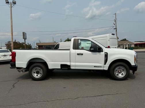 Oxford White 2025 Ford F-350 XL