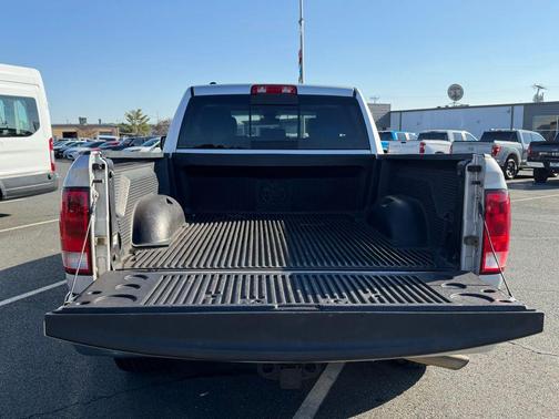Bright Silver Metallic Clearcoat 2017 RAM 1500 SLT