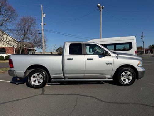 Bright Silver Metallic Clearcoat 2017 RAM 1500 SLT
