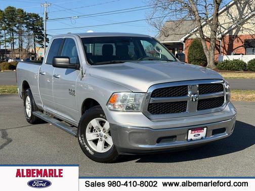 Bright Silver Metallic Clearcoat 2017 RAM 1500 SLT