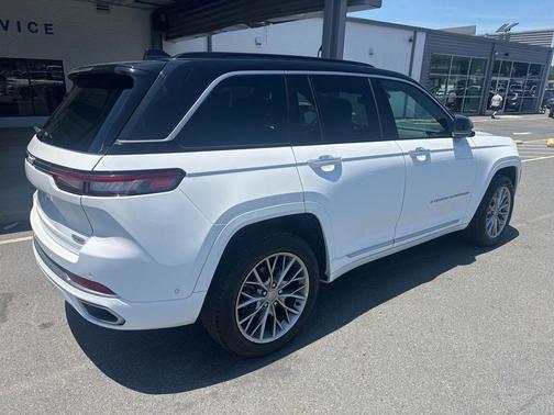Bright White Clearcoat 2025 Jeep Grand Cherokee Summit