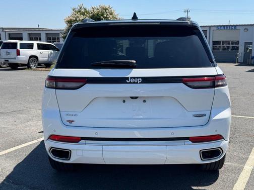 Bright White Clearcoat 2025 Jeep Grand Cherokee Summit
