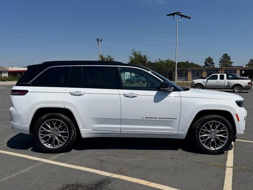 Bright White Clearcoat 2025 Jeep Grand Cherokee Summit