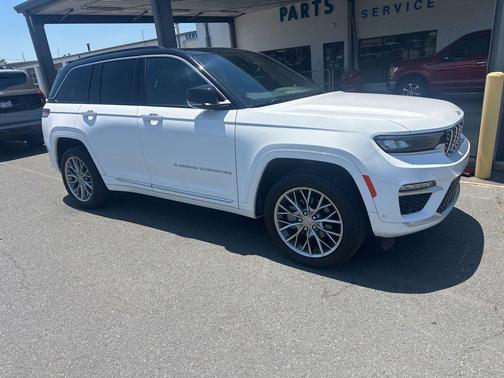 Bright White Clearcoat 2025 Jeep Grand Cherokee Summit