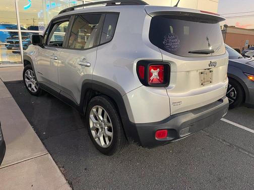 Glacier Metallic 2017 Jeep Renegade Latitude