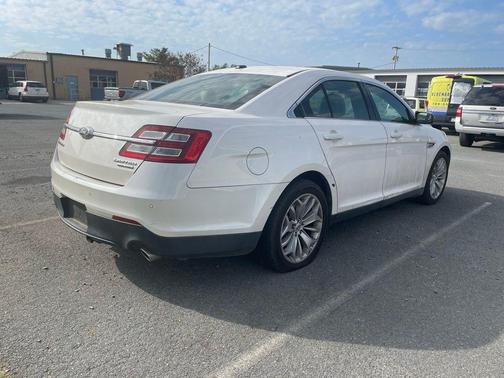 White Platinum Clearcoat Metallic 2017 Ford Taurus Limited