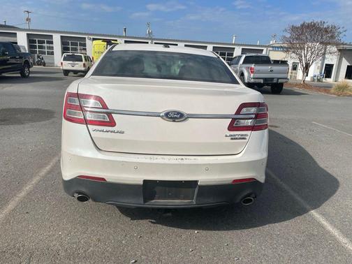 White Platinum Clearcoat Metallic 2017 Ford Taurus Limited