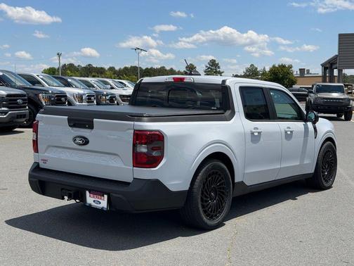 Space White Metallic 2026 Ford Maverick Lariat