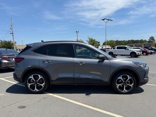 Carbonized Gray Metallic 2025 Ford Escape ST-Line Select