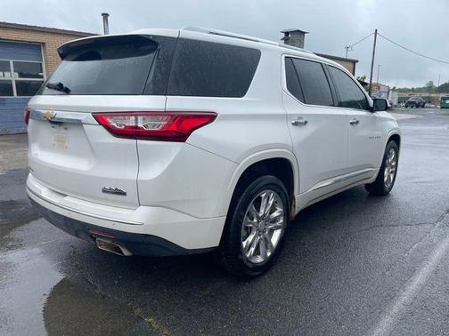 Iridescent Pearl Tricoat 2020 Chevrolet Traverse High Country