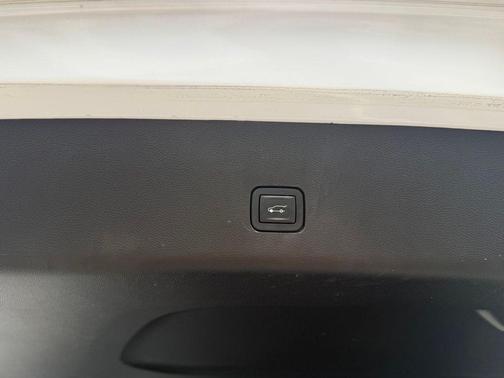 Iridescent Pearl Tricoat 2020 Chevrolet Traverse High Country