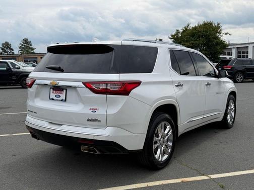 Iridescent Pearl Tricoat 2020 Chevrolet Traverse High Country