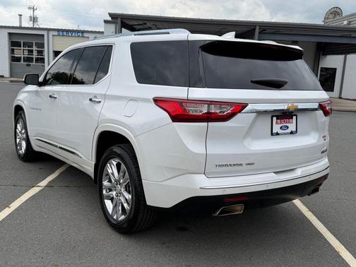 Iridescent Pearl Tricoat 2020 Chevrolet Traverse High Country