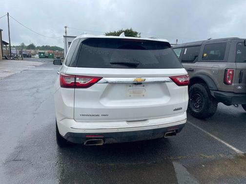 Iridescent Pearl Tricoat 2020 Chevrolet Traverse High Country