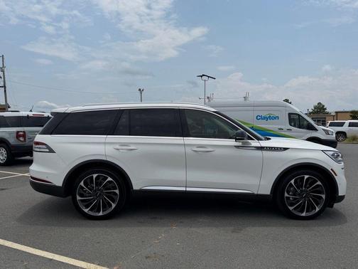 White Metallic 2022 Lincoln Aviator Reserve AWD