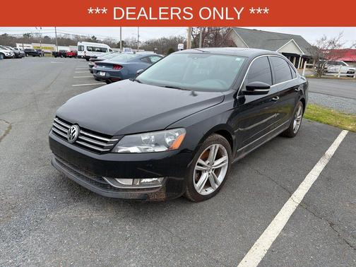 2015 Volkswagen Passat 1.8T Auto SE w/Sunroof & Nav