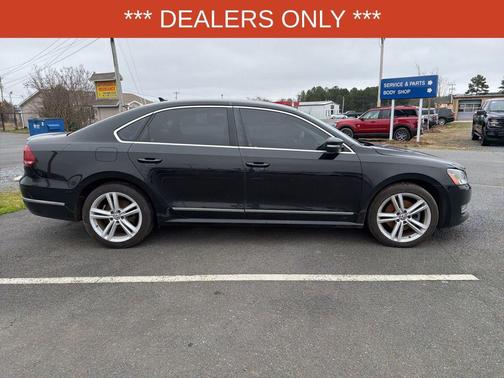 2015 Volkswagen Passat 1.8T Auto SE w/Sunroof & Nav