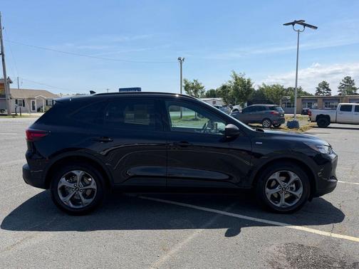 Black Metallic 2025 Ford Escape ST-Line
