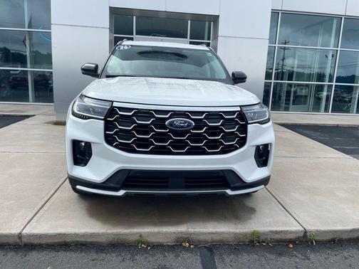 Star White Metallic Tri-Coat 2026 Ford Explorer Platinum