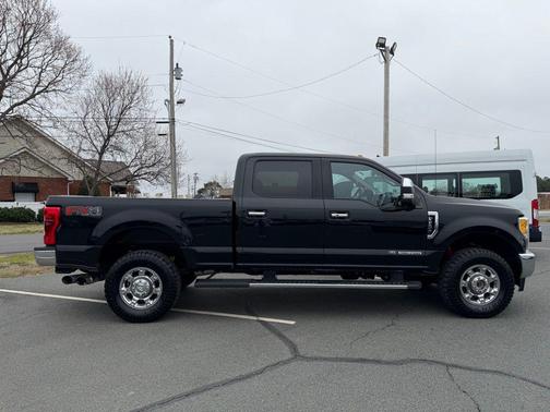 Shadow Black 2017 Ford F-250 Lariat