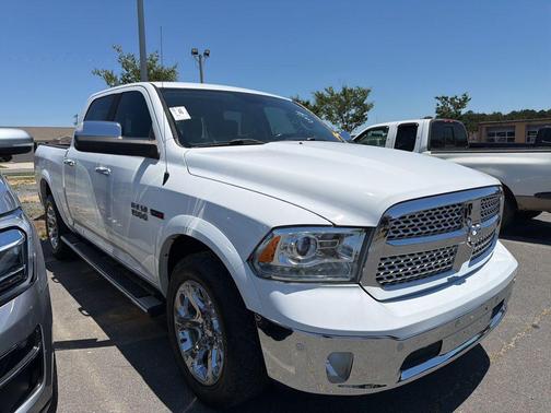 Bright White Clearcoat 2018 RAM 1500 Laramie