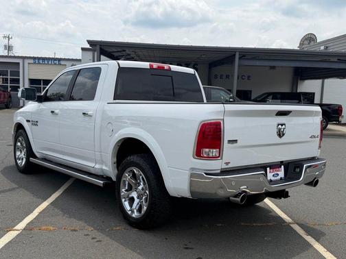 Bright White Clearcoat 2018 RAM 1500 Laramie