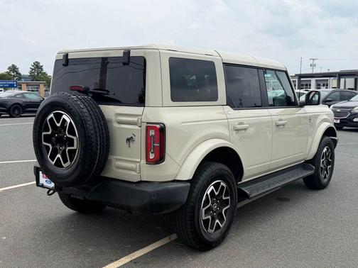Desert Sand 2025 Ford Bronco Outer Banks