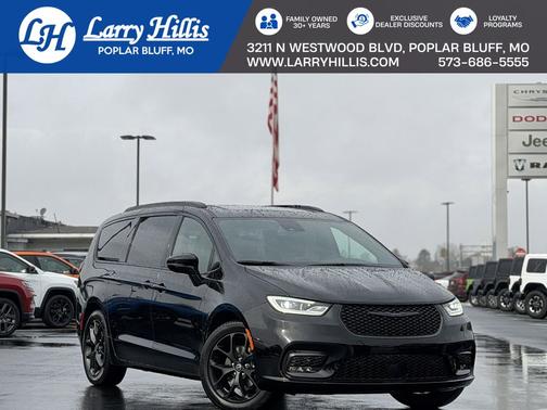 Diamond Black Crystal Pearlcoat 2026 Chrysler Pacifica Limited