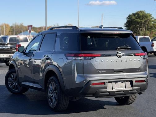 2025 Nissan Pathfinder SV 4WD