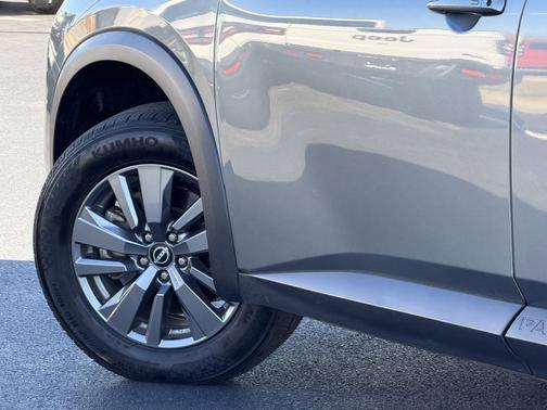 2025 Nissan Pathfinder SV 4WD