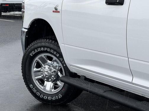 2025 RAM 2500 Tradesman Crew Cab 4x4 6'4' Box