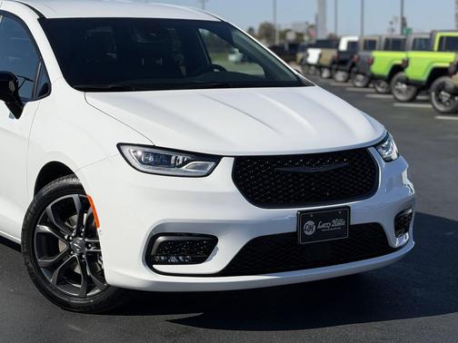 2026 Chrysler Pacifica L