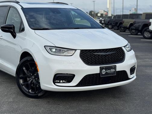 2026 Chrysler Pacifica L