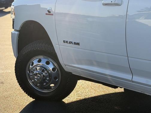 2024 RAM 3500 Laramie Crew Cab 4x4 8' Box