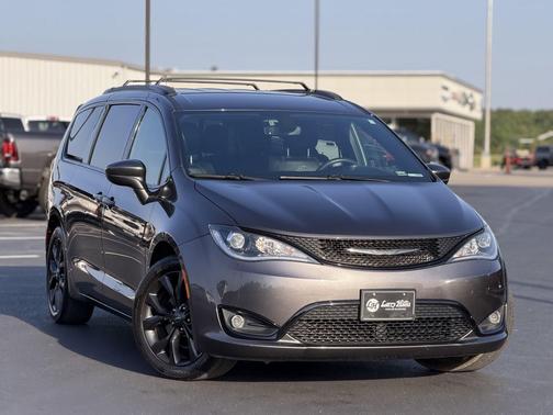 Granite Crystal Metallic Clearcoat 2020 Chrysler Pacifica Touring-L Plus