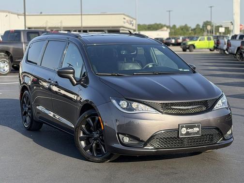 Granite Crystal Metallic Clearcoat 2020 Chrysler Pacifica Touring-L Plus