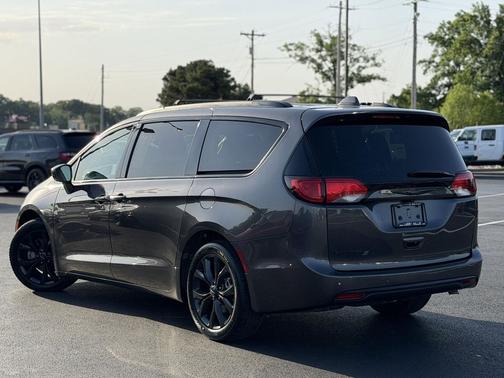 Granite Crystal Metallic Clearcoat 2020 Chrysler Pacifica Touring-L Plus