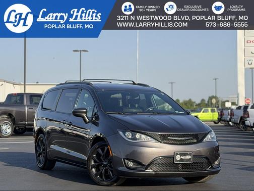 Granite Crystal Metallic Clearcoat 2020 Chrysler Pacifica Touring-L Plus