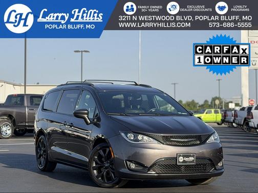 Granite Crystal Metallic Clearcoat 2020 Chrysler Pacifica Touring-L Plus