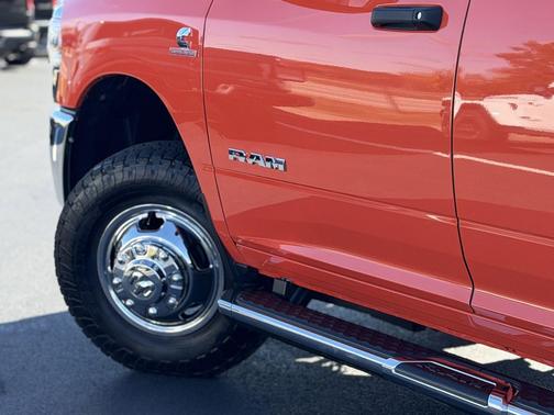 2024 RAM 3500 Big Horn Crew Cab 4x4 8' Box