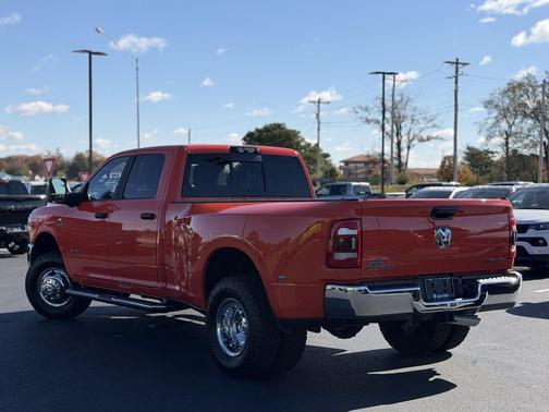 2024 RAM 3500 Big Horn Crew Cab 4x4 8' Box