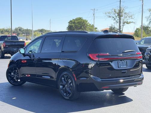 2026 Chrysler Pacifica L