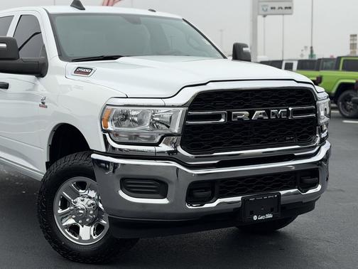 2024 RAM 2500 Tradesman Crew Cab 4x4 6'4' Box