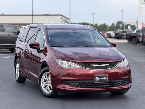 Velvet Red Pearlcoat 2020 Chrysler Voyager LX