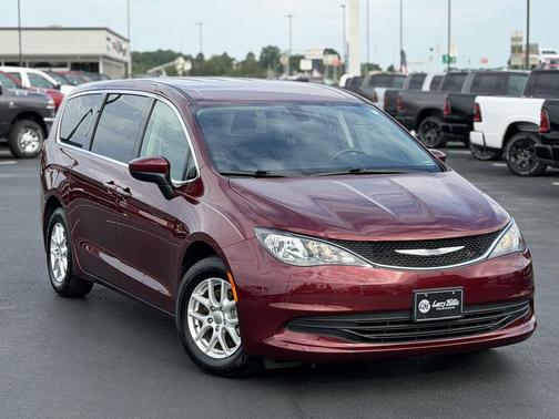 Velvet Red Pearlcoat 2020 Chrysler Voyager LX