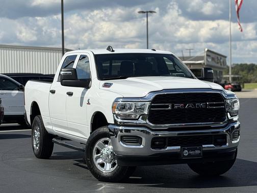 2023 RAM 2500 Tradesman Crew Cab 4x4 6'4' Box